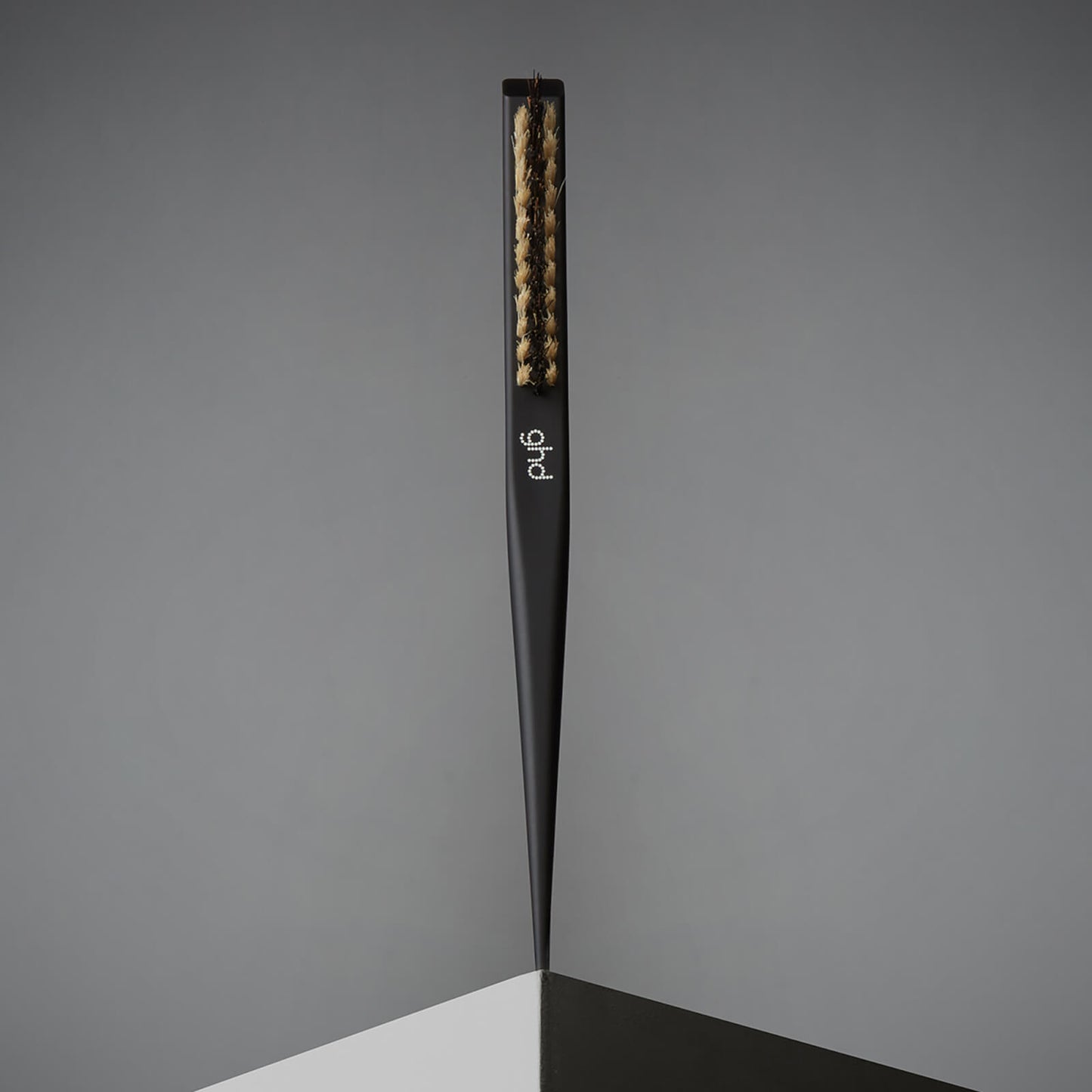 ghd Narrow dressing brush - the final touch