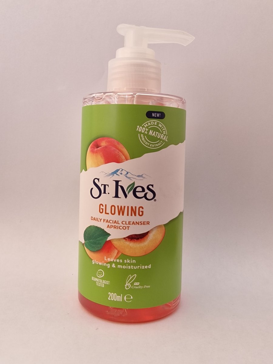 St. Ives Glowing Daily FACIAL CLEANSER APROCOT 200ml