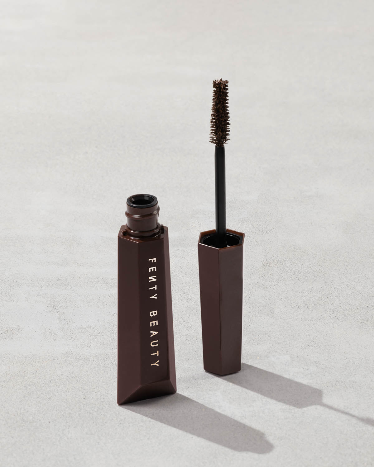 Fenty Beauty Hella Thicc Volumizing Mascara Color : Let'z be Blunt