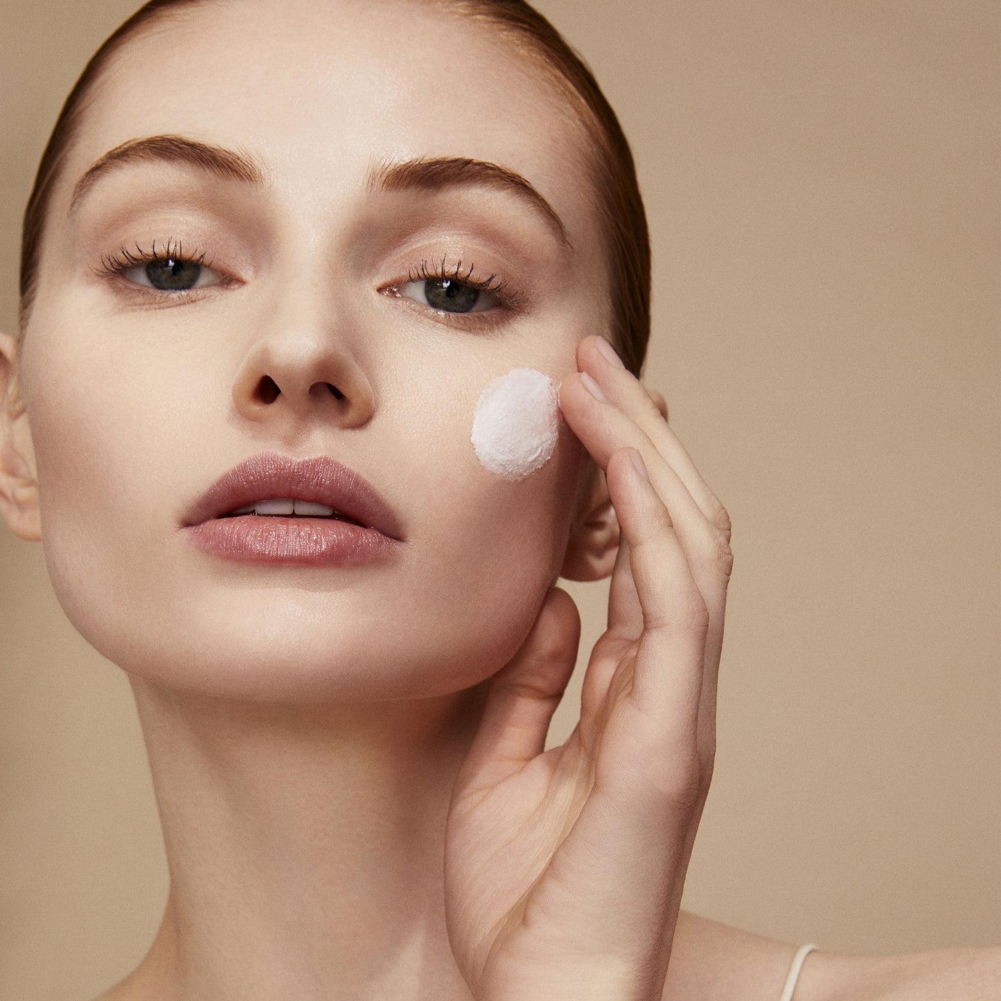 Clé de Peau Beauté Skin-Refining Clay Scrub