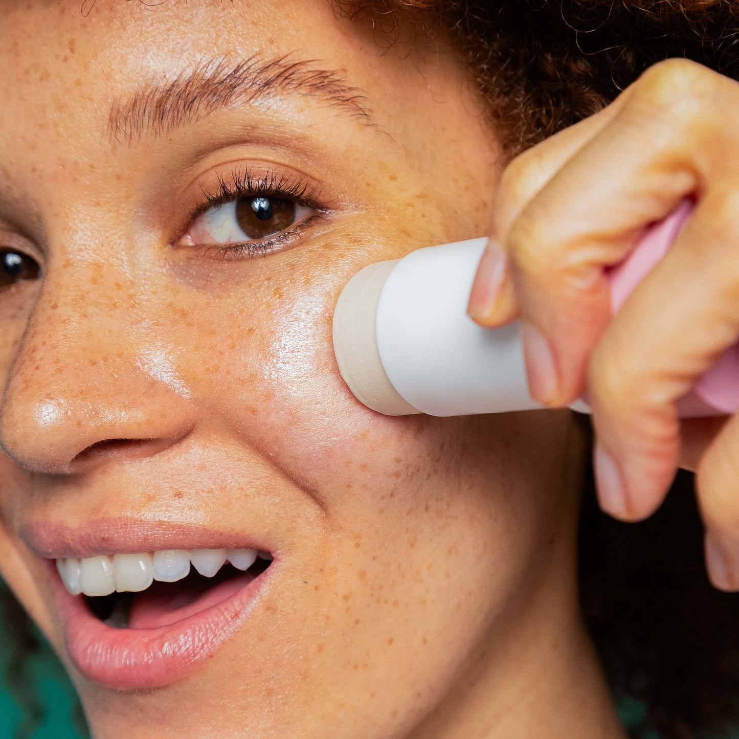 Hello Sunday the shimmer one- Mineral Glow Stick SPF45