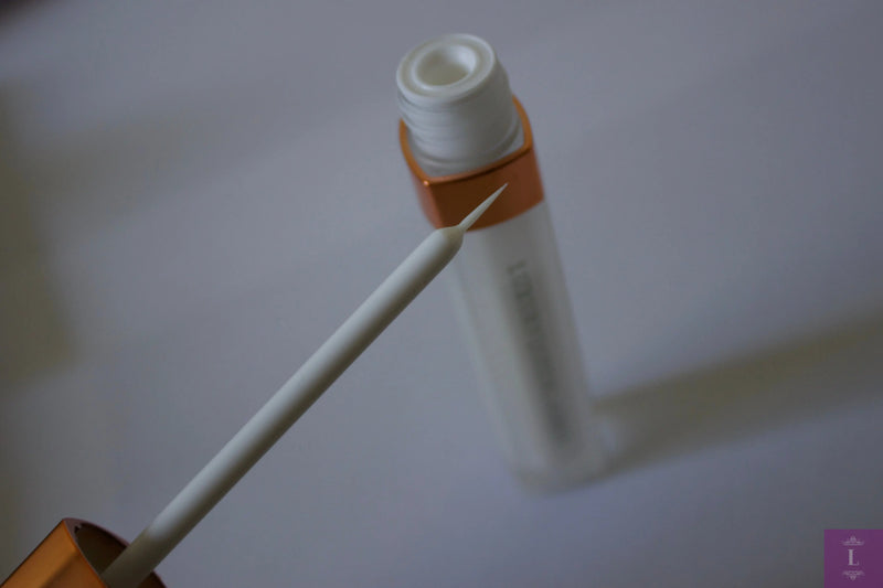 Transparent Lash Glue – Brush-On Glue for Cluster Lashes